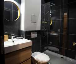 Luxury Suites Riverside Residence
