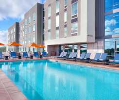 Hampton Inn and Suites Anaheim Resort Convention Center