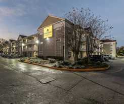 Hotel HomeTowne Studios by Red Roof Orlando - Casselberry