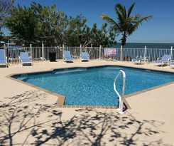 Hotel Captain Pips Marina and Hideaway