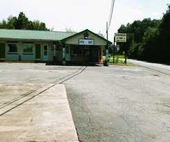 Hotel OYO Calhoun, GA I-75