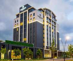 Hotel Courtyard Waterfall City