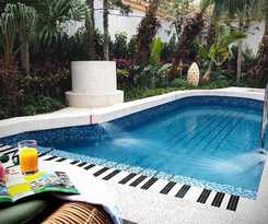 Q Motel