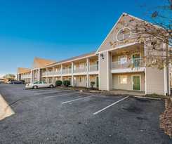 HomeTowne Studios by Red Roof Spartanburg - Asheville Highway