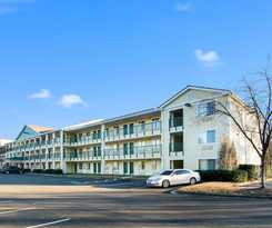 Hotel HomeTowne Studios by Red Roof Raleigh - Durham