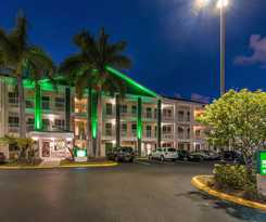 HomeTowne Studios by Red Roof Fort Lauderdale