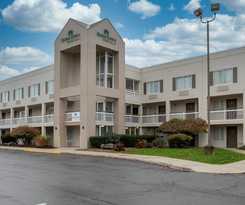 Hotel HomeTown Inn by Red Roof East Syracuse