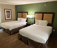 Hotel HomeTowne Studios by Red Roof Southfield
