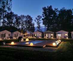 Viviendas Turísticas Vacacionales Lumi Resort Domki letniskowe z podgrzewanym basenem