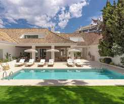 Anfitrión Villas and Suites