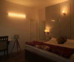 Hotel The Whispering Pine And Suites