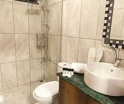 La Casa De Airport Hotel