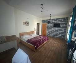 Footsteps Hostel And Cafe