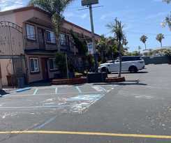 Hotel Super 8 By Wyndham Oceanside Downtown