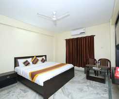 Hotel Oyo 8170 Datt Residency