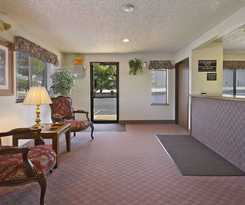 Hotel Super 8 Springfield North I-44