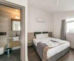  Demak Suit Homes