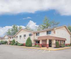 Hotel Super 8 By Wyndham Queensbury Glen Falls, Lake George Area