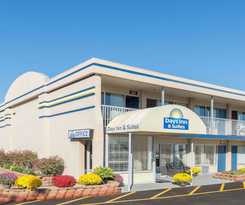 Days Inn And Suites By Wyndham Dayton North