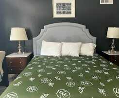 Edgebrook Chicago North Shore by OYO