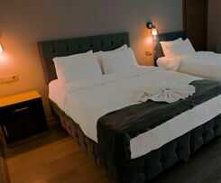  Loss Hotel