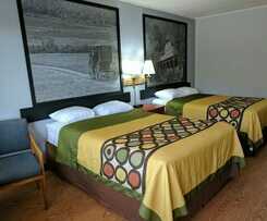 Hotel Sprucewood Inn