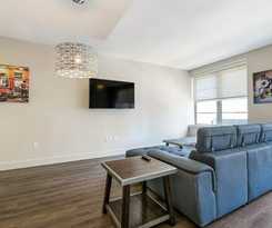 Spacious Modern Condo Near French Quarter