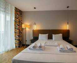  V Center Hotel