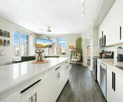 Luxury 2-bedroom Condo Steps Away From The French Quarter
