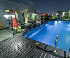  Land Walk Hotel