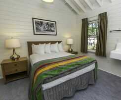 Hotel Swiftcurrent Motor Inn And Cabins - Inside The Park