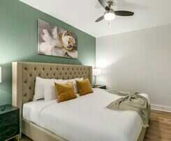 Spacious 4br Condo In New Orleans