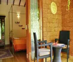 Hotel Papa Jolly Eco Resort - Near Morjim Beach