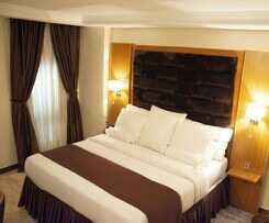 Hotel Sparklyns And Suites