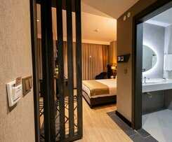 West Door Hotel