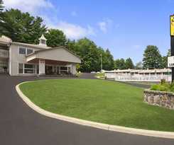 Super 8 By Wyndham Lake George/downtown