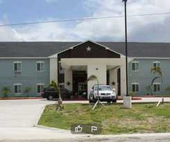 Hotel La Plaza Inn And Suites