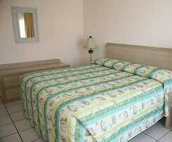Hotel Traders Inn Beach Club
