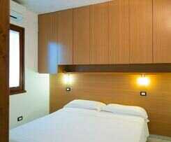 Camping Lacona Pineta