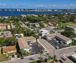 Hotel Seven Palms and Apartments