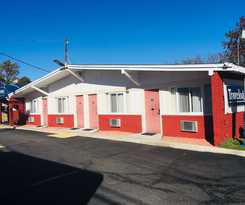 Travelodge by Wyndham Bay Shore Long Island