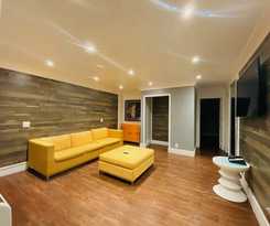 Casa Blanca Inn and Suites