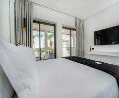 Hotel Petit Palace Suites