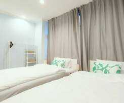 Ekkamai Buds and Beds - 420 Hostel