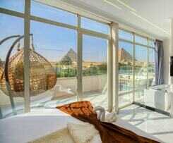  Tree Lounge Pyramids View INN, Sphinx Giza.
