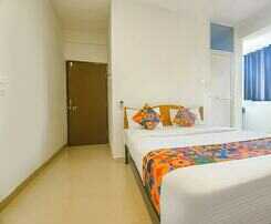 Hotel Fabexpress Morjim Sea Waves