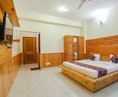 Hotel Fabhotel Greenwoods Inn