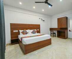 Hotel Fabhotel Tree Suites