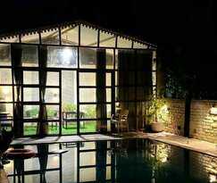 Hills Paradise Inn