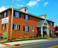 Hotel Lodging on the Square